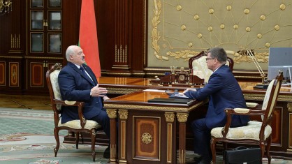 Александр Лукашенко: профсоюзы являются самой мощной «партийной» организацией и котируются в своем организационном плане выше любой партии, которая у нас существует